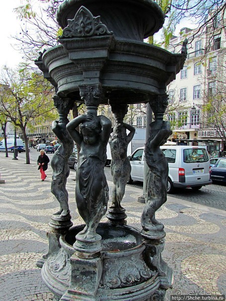 Главная площадь Португалии — площадь Россио в Лиссабоне