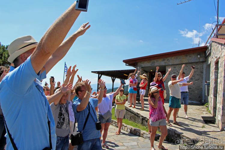 А боги смотрели сверху и ухмылялись