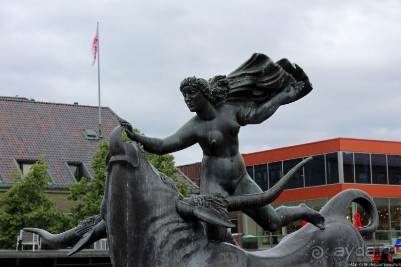 Настолько удачный фонтан, что имеет четыре копии в мире