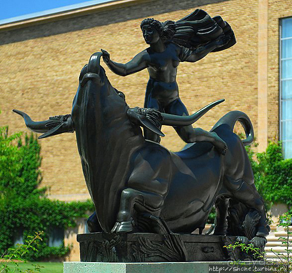 Настолько удачный фонтан, что имеет четыре копии в мире