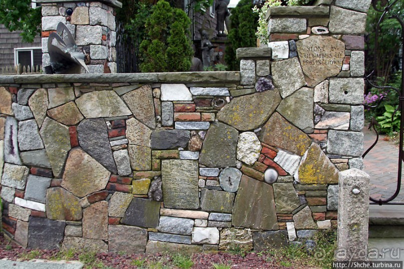 Причудливый "дом для одной семьи". Продолжаем удивляться