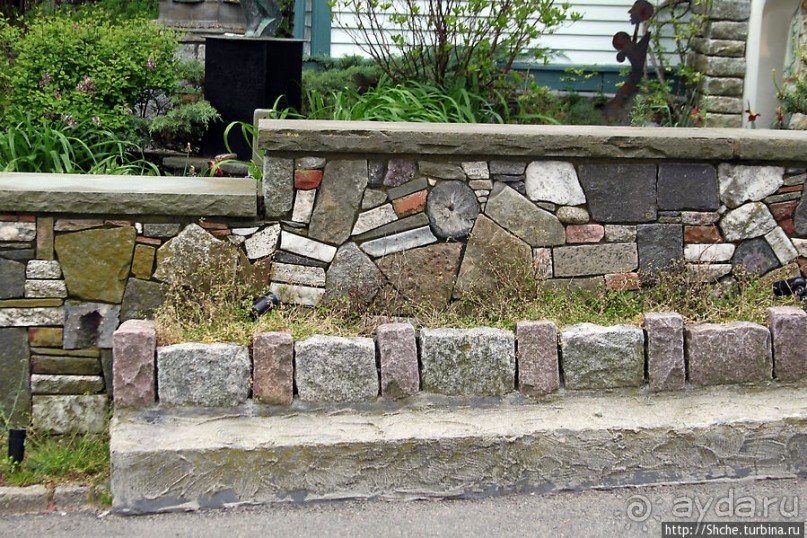 Причудливый "дом для одной семьи". Продолжаем удивляться