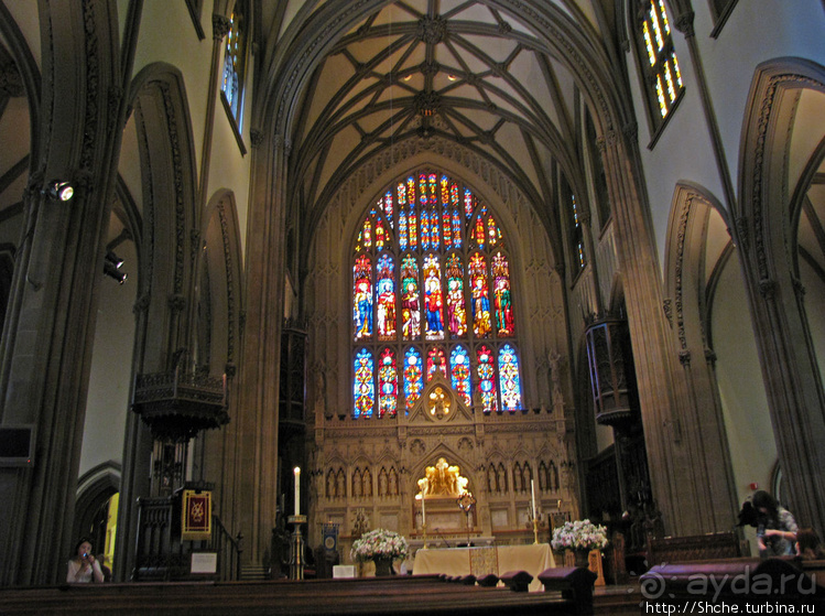 Островок духовности в центре делового района Нью-Йорка