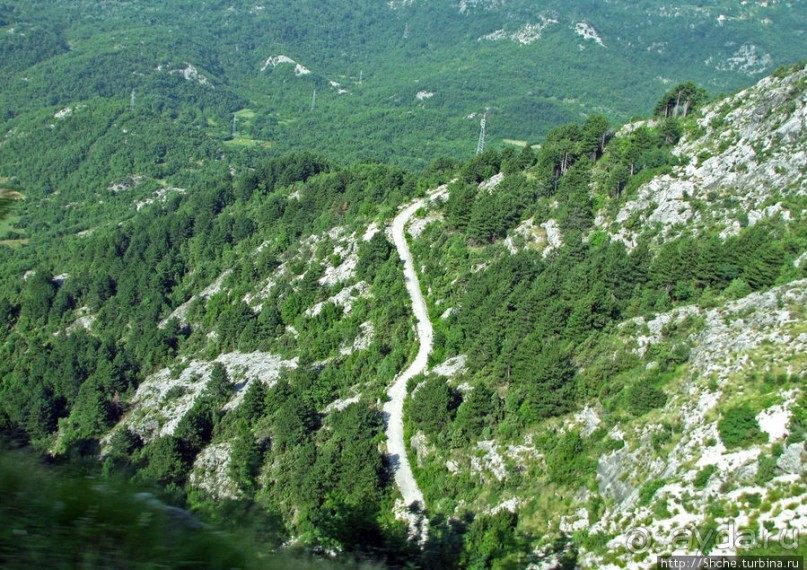 Черногорские картинки. Кто-то назвал эти горы "черные"