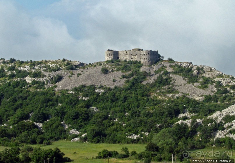 Черногорские картинки. Кто-то назвал эти горы "черные"