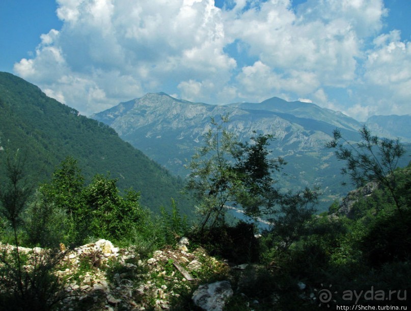 Черногорские картинки. Кто-то назвал эти горы "черные"
