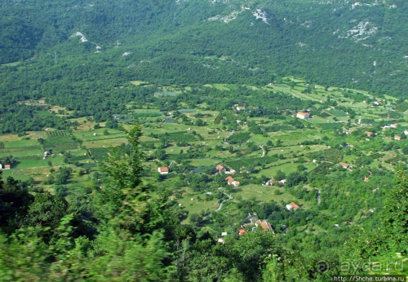 Черногорские картинки. Кто-то назвал эти горы "черные"