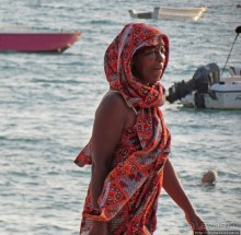 Воскресный променад на пляже острова Нуси Бе