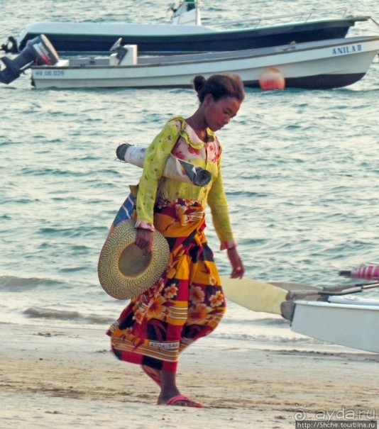 Воскресный променад на пляже острова Нуси Бе