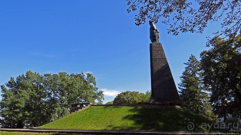 Здесь и видно, здесь и слышно как ревет ревущий
