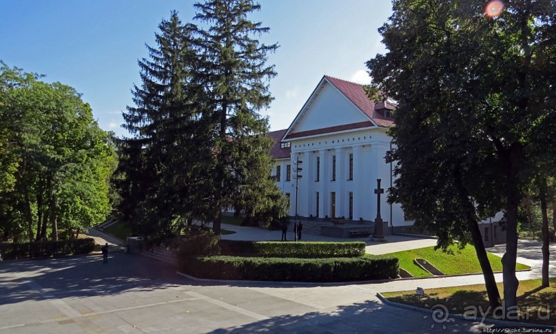 Здесь и видно, здесь и слышно как ревет ревущий