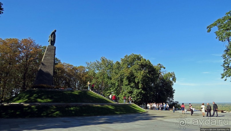 Здесь и видно, здесь и слышно как ревет ревущий