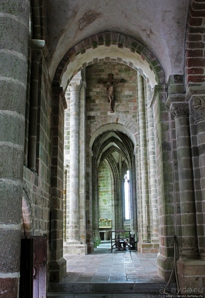 Аббатство св. Михаила — художественный и инженерный шедевр