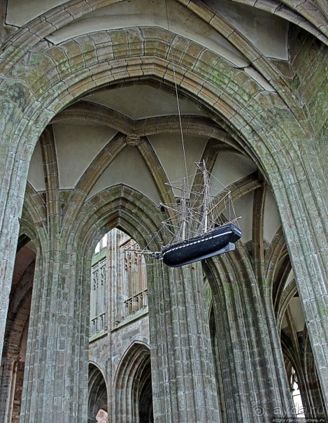 Аббатство св. Михаила — художественный и инженерный шедевр