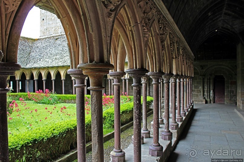 Аббатство св. Михаила — художественный и инженерный шедевр