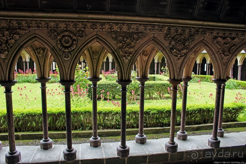 Альбом отзыва "Аббатство св. Михаила — художественный и инженерный шедевр"