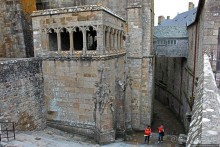 Красавица, что манит близостью и дразнит недоступностью