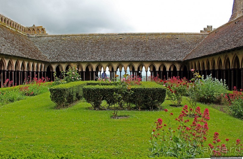 Красавица, что манит близостью и дразнит недоступностью