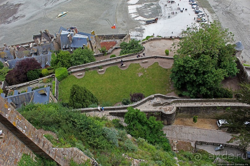 Красавица, что манит близостью и дразнит недоступностью