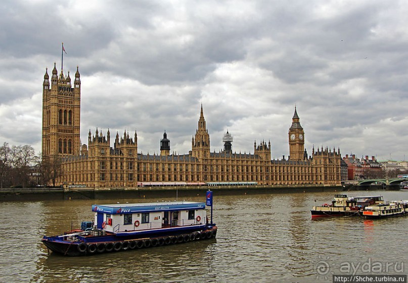 " Темза, сэр!" — лондонский вариант. Меж двух мостов