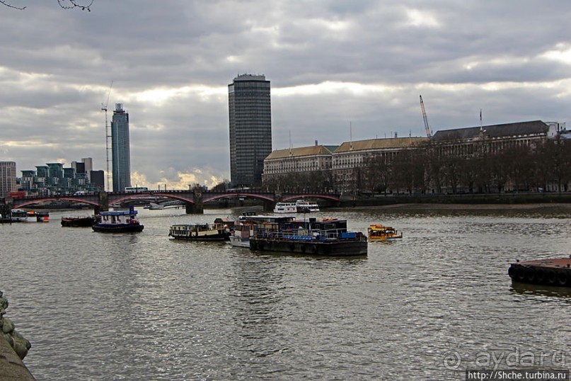 " Темза, сэр!" — лондонский вариант. Меж двух мостов
