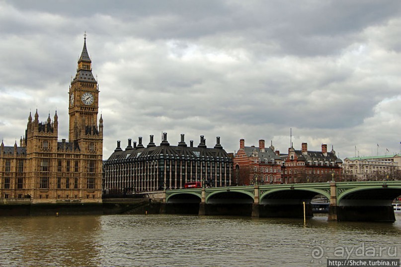 " Темза, сэр!" — лондонский вариант. Меж двух мостов