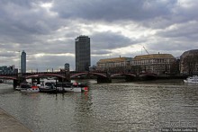 " Темза, сэр!" — лондонский вариант. Меж двух мостов