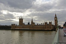 " Темза, сэр!" — лондонский вариант. Меж двух мостов