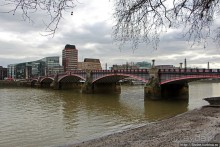 " Темза, сэр!" — лондонский вариант. Меж двух мостов