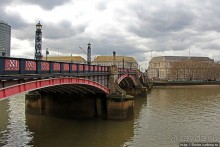 " Темза, сэр!" — лондонский вариант. Меж двух мостов