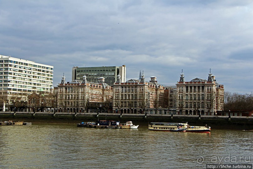 " Темза, сэр!" — лондонский вариант. Меж двух мостов