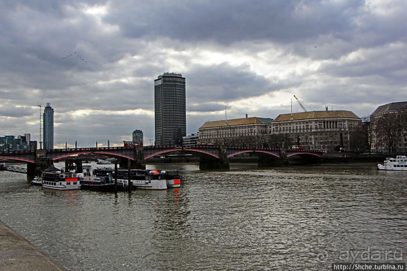 " Темза, сэр!" — лондонский вариант. Меж двух мостов