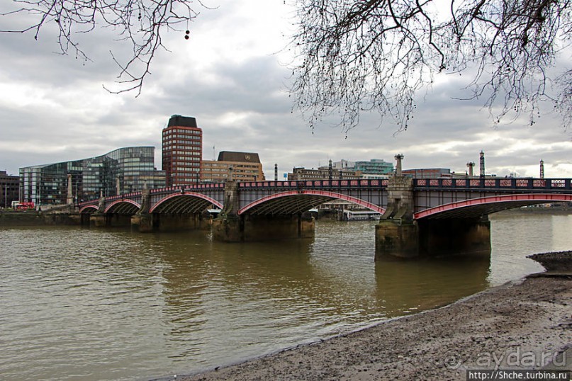 " Темза, сэр!" — лондонский вариант. Меж двух мостов