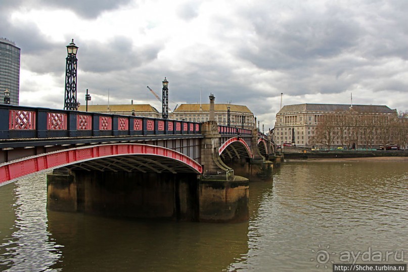 " Темза, сэр!" — лондонский вариант. Меж двух мостов