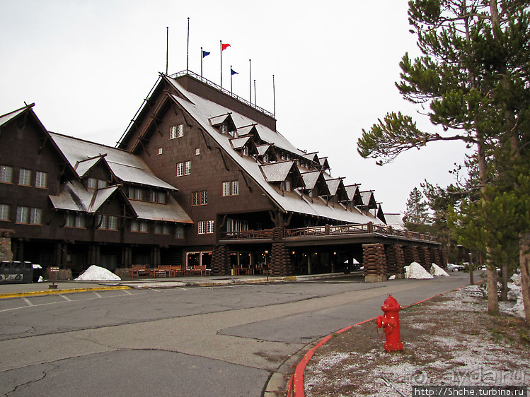 Гейзер "Старый служака" (Old faithful) и чудеса вокруг