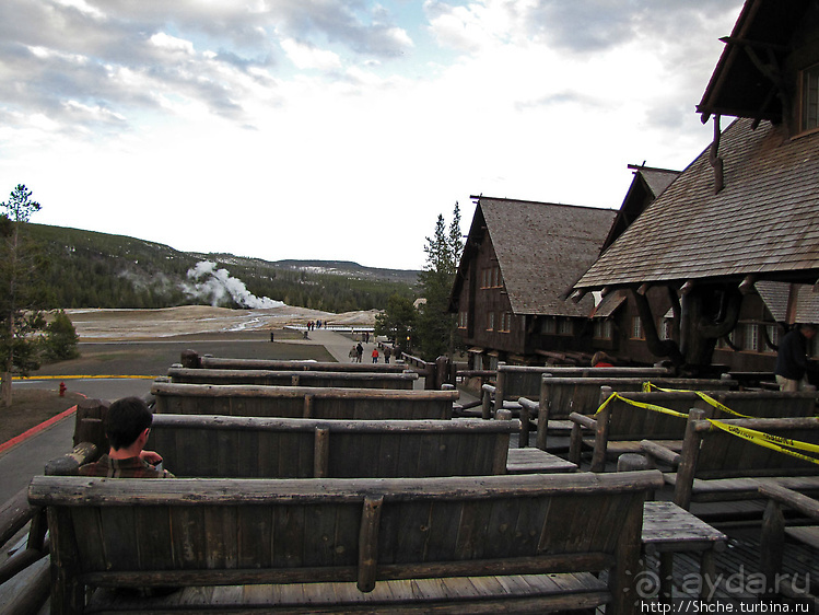 Гейзер "Старый служака" (Old faithful) и чудеса вокруг