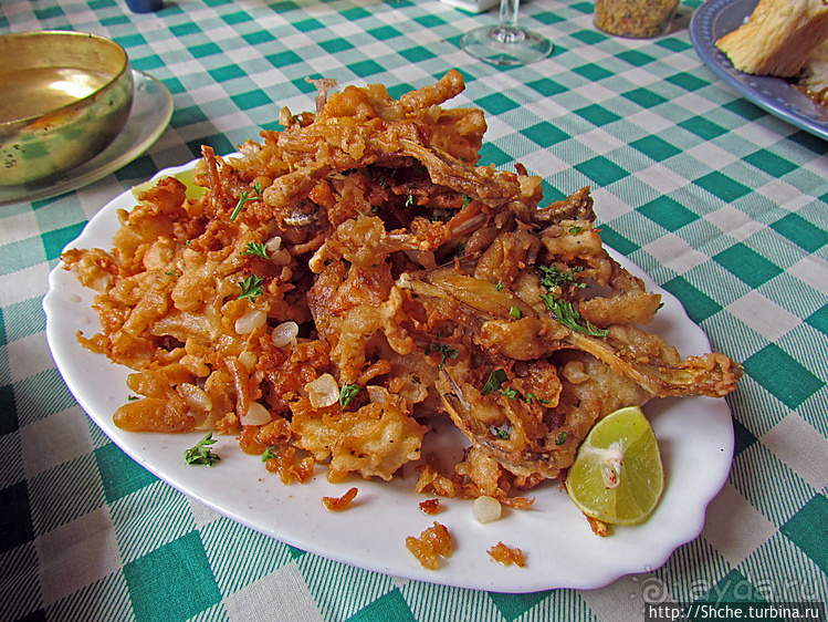 Отведали лягушечьи лапки во французском ресторане-отеле