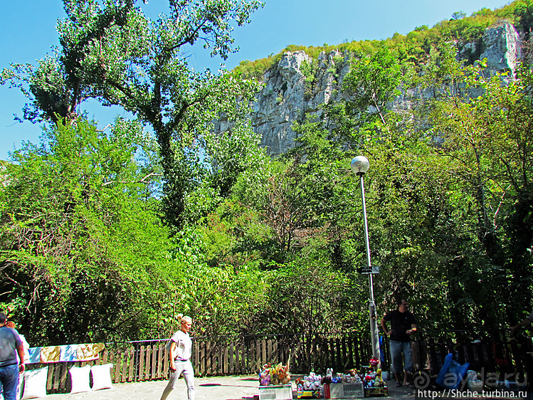 По каньонам рек Андака и Дряновска к пещере "Бачо Киро"