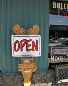 Настоящий салун в Уэст-Йеллоустоуне