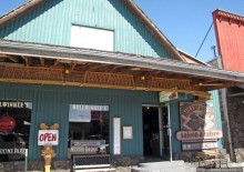 Настоящий салун в Уэст-Йеллоустоуне