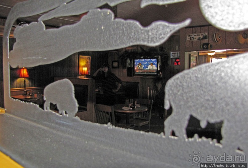 Настоящий салун в Уэст-Йеллоустоуне Настоящий салун в Уэст-Йеллоустоуне