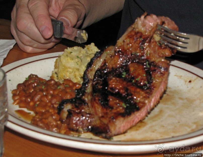 Настоящий салун в Уэст-Йеллоустоуне Настоящий салун в Уэст-Йеллоустоуне