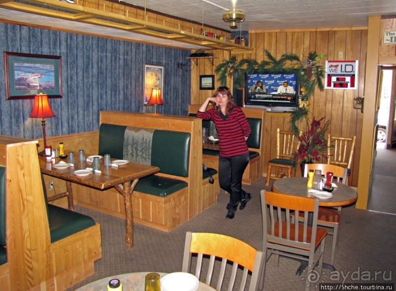 Настоящий салун в Уэст-Йеллоустоуне Настоящий салун в Уэст-Йеллоустоуне