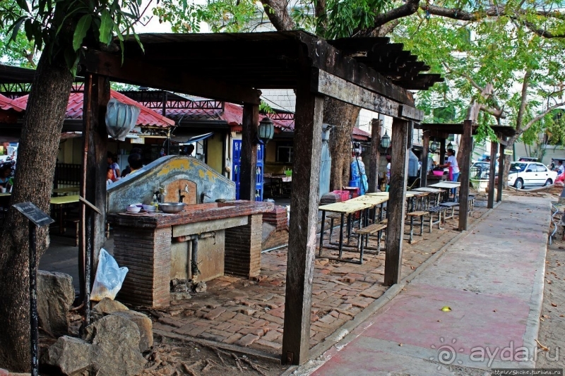 Площадь Бургос и ее "empanadahan" (фестиваль уличной еды)