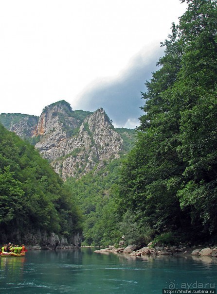 Грандиозный каньон реки Тара. Виды с воды