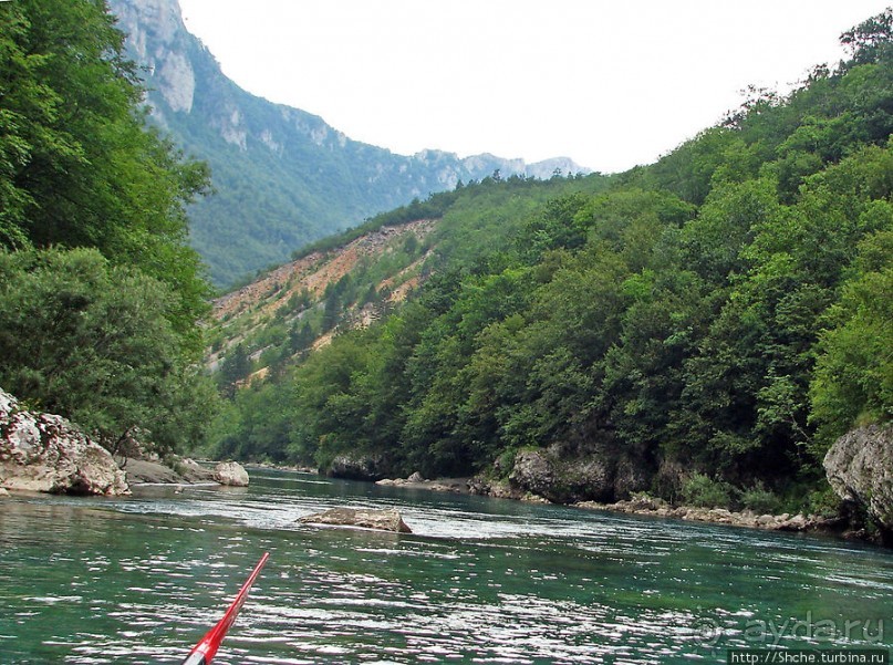 Грандиозный каньон реки Тара. Виды с воды
