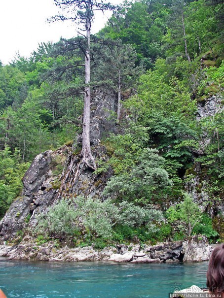 Грандиозный каньон реки Тара. Виды с воды