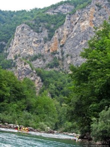 Грандиозный каньон реки Тара. Виды с воды