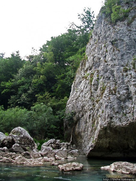 Грандиозный каньон реки Тара. Виды с воды