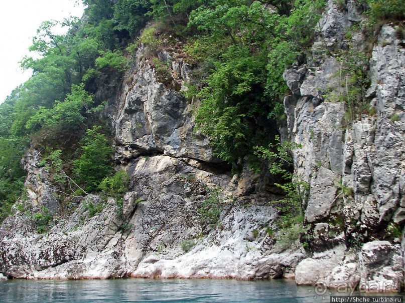 Грандиозный каньон реки Тара. Виды с воды
